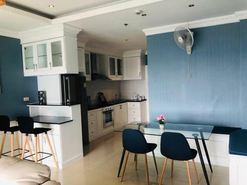 Aparthotel View Talay 6 Pattaya Beach Condominium By Honey