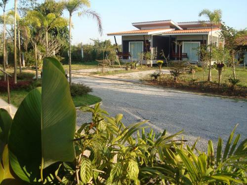 Hotel Chiang Rai Khuakrae Resort