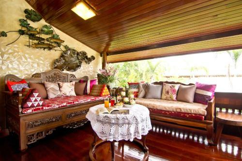 Hotel Bueng Bua Thong Resort