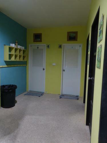 Hostal Davy Jones Locker Hotel