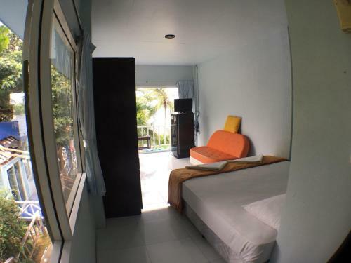 Hotel Naiharn On The Rock
