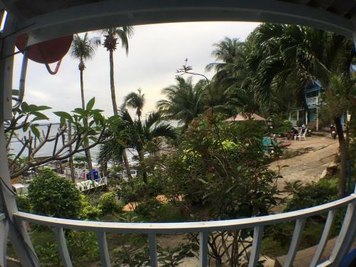 Hotel Naiharn On The Rock