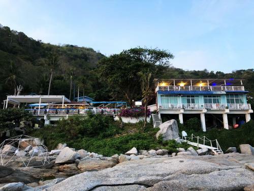 Hotel Naiharn On The Rock