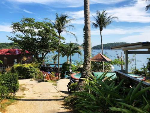 Hotel Naiharn On The Rock