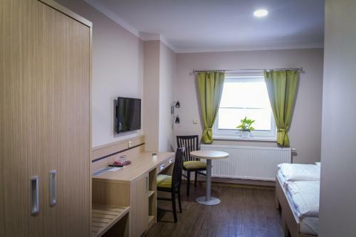 Hostal Penzion A Restaurace Na Net?eb?