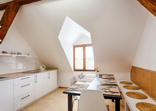 Hostal H�jenka Strakov