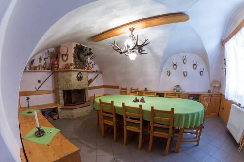 Hostal H�jenka Strakov