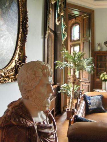 Hostal Romantic Chateau Krasna Lipa