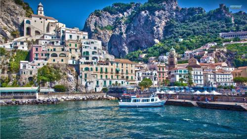 Hostal Holidays Baia D'amalfi