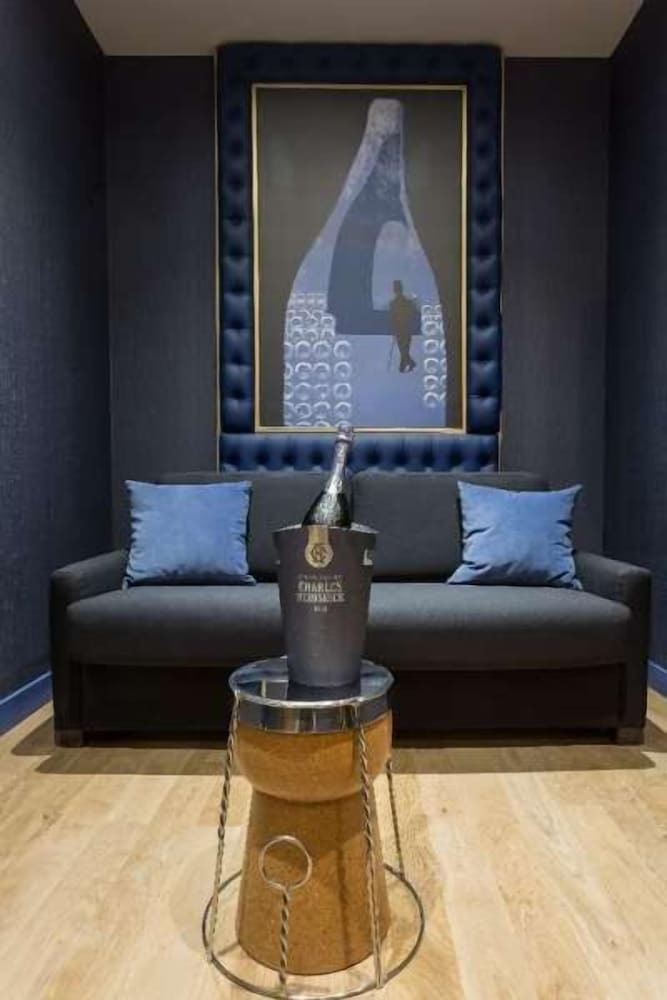 Hotel Les Bulles De Paris
