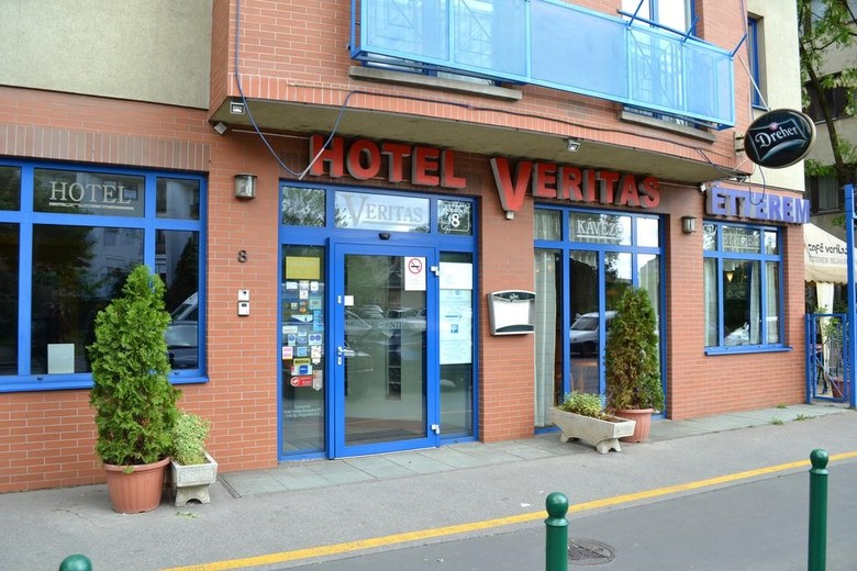 Hotel Veritas