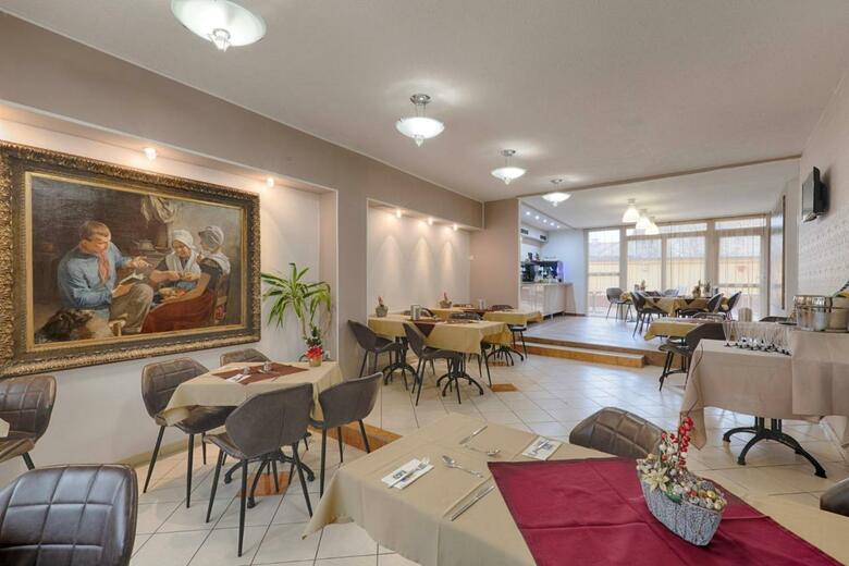 Triple M Hotel