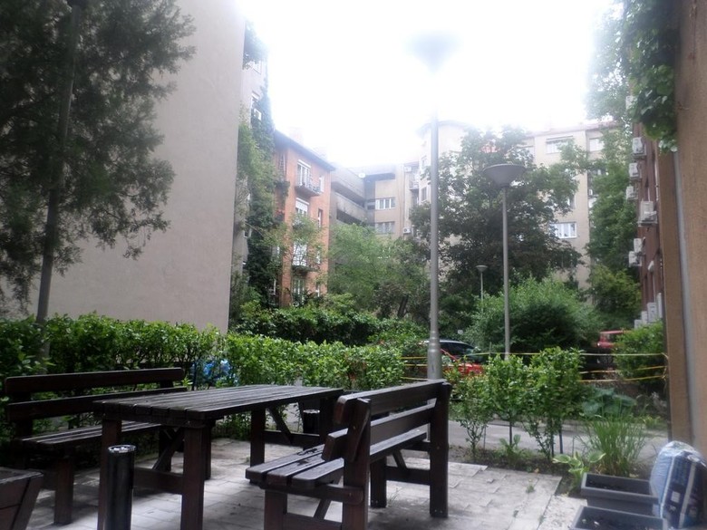 Leslie Apartments