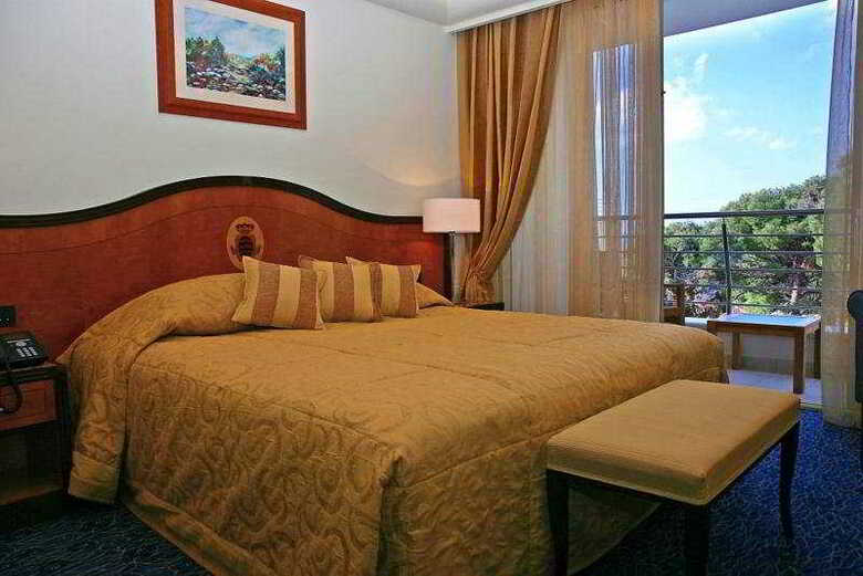 Hotel More