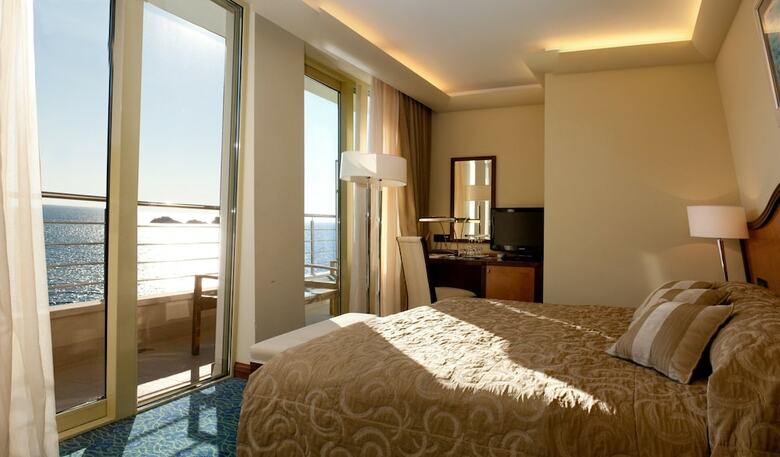 Hotel More