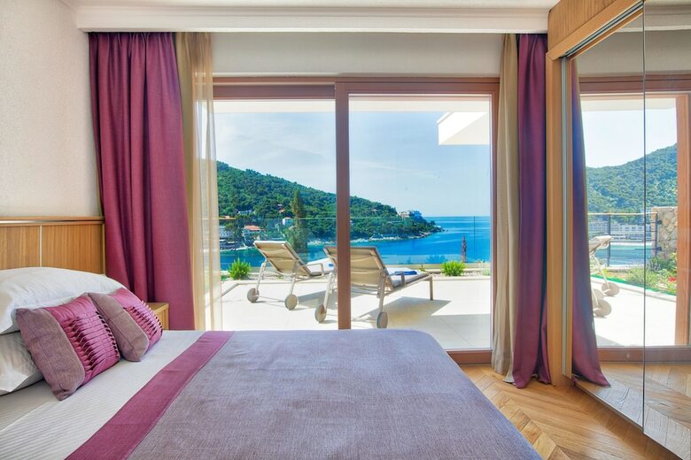 Hotel More