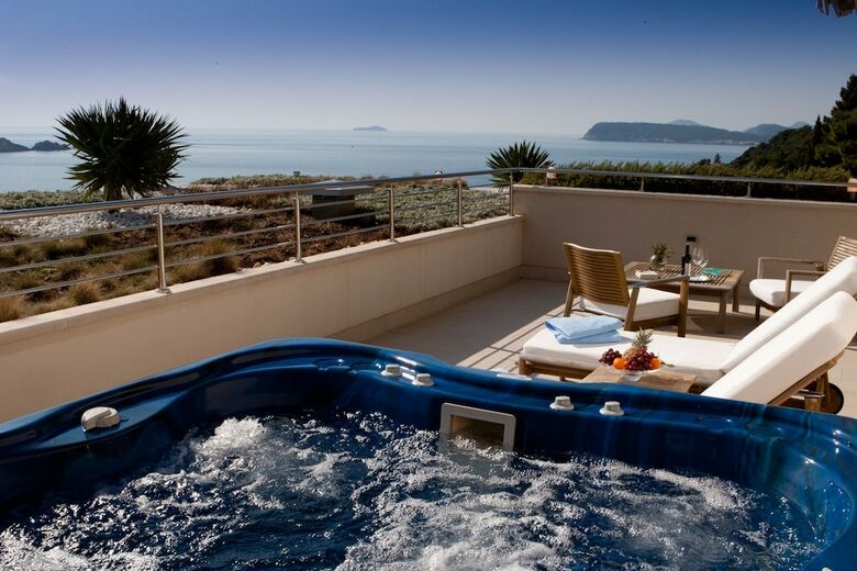 Hotel More