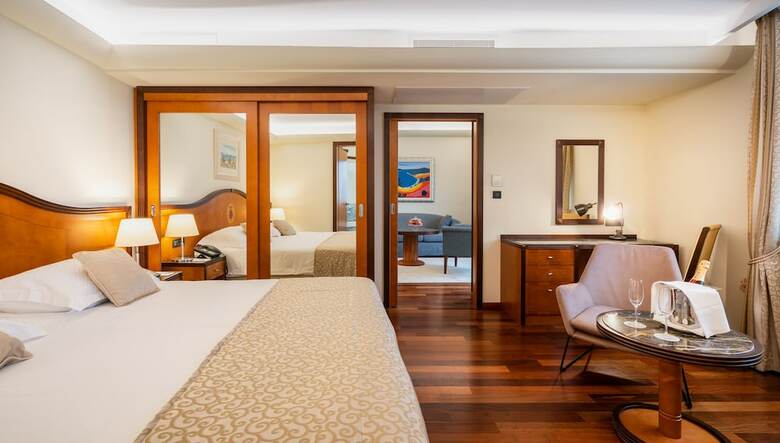 Hotel More