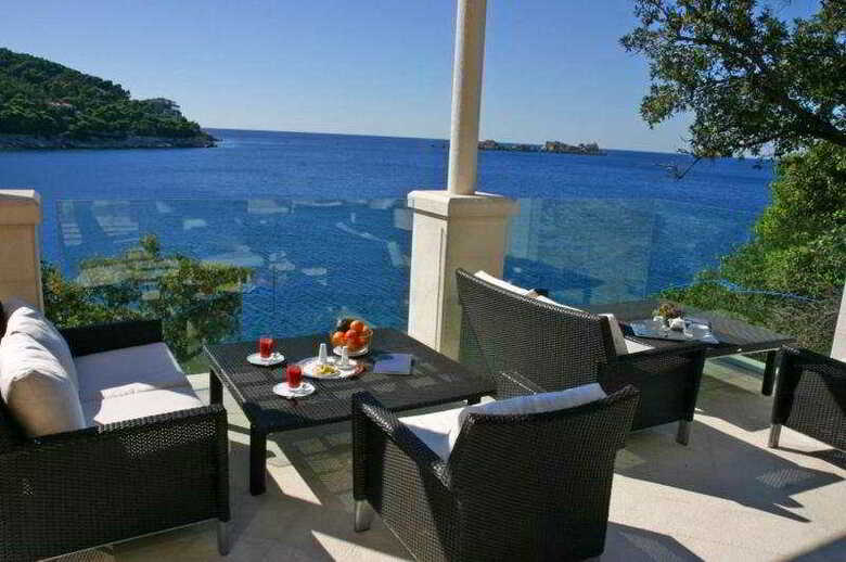 Hotel More