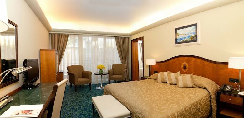 Hotel More