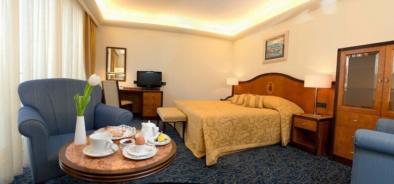 Hotel More