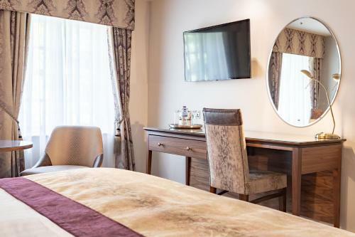 Macdonald Swan's Nest Hotel