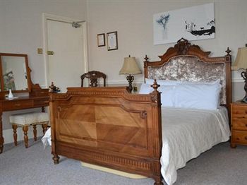 Hostal The Croft Guest House