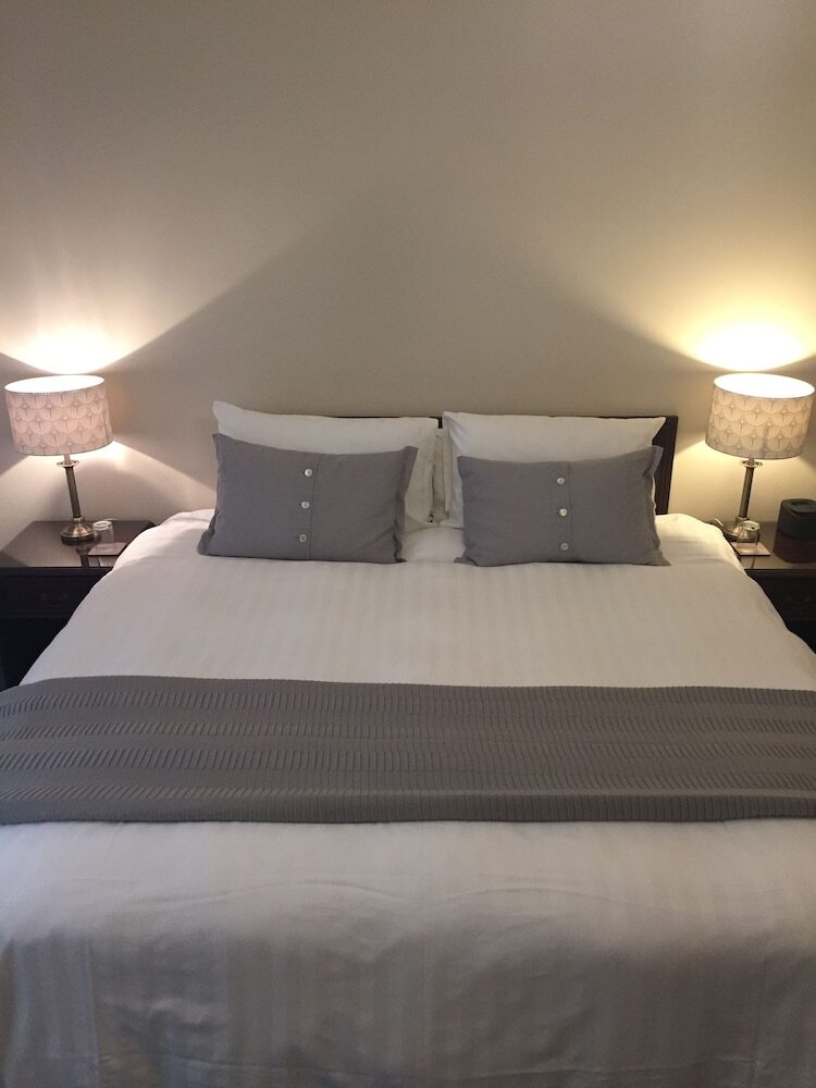 Bed & Breakfast Fernbank House