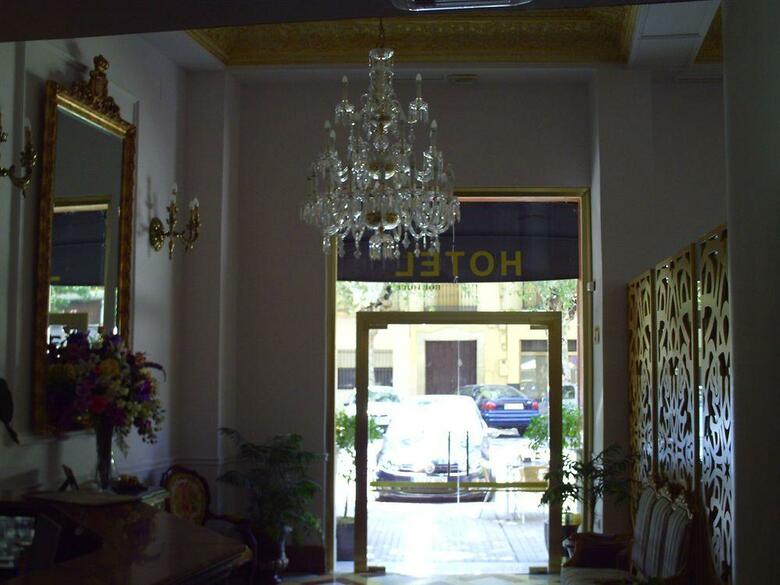 Hotel Adriano