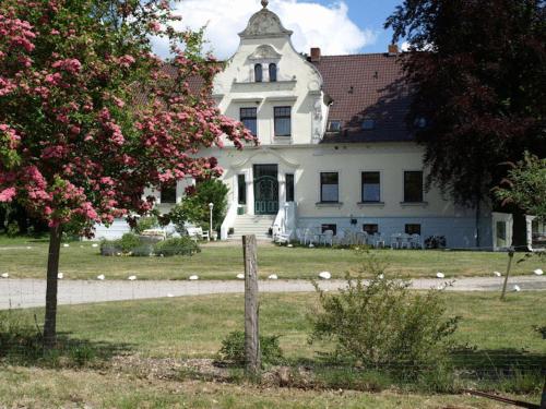 Hostal Hotel Pension Gutshaus Neu Wendorf
