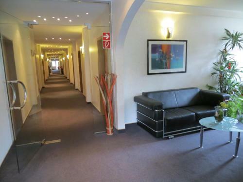 Hostal Hotel Merkur Garni