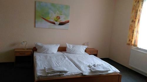 Hostal Hotel Merkur Garni