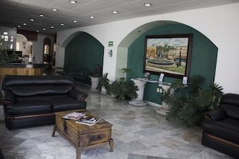 Hotel Suites Campestre