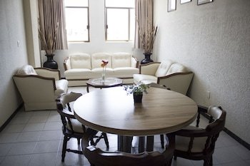 Hotel Suites Campestre