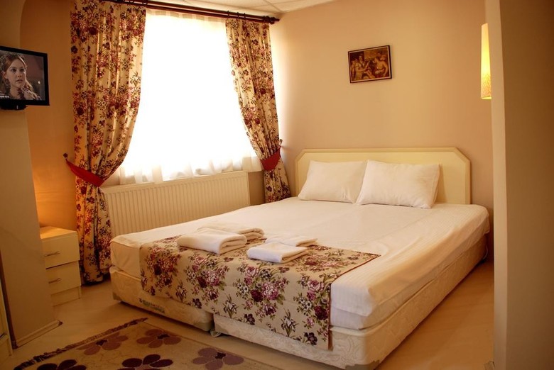 Rose Hotel