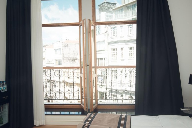 Lush Hotel
