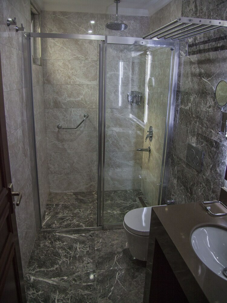 Bilinc Hotel