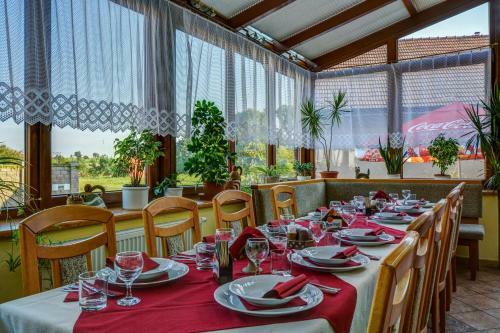 Hostal Restaurace A Penzion U Novaku