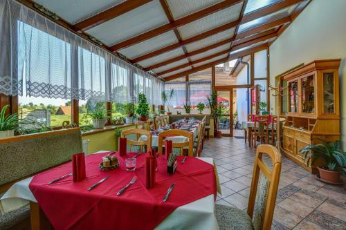 Hostal Restaurace A Penzion U Novaku