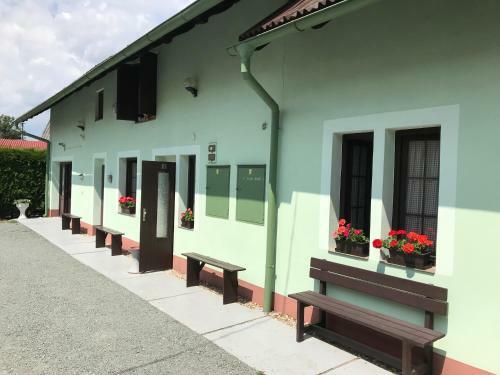 Hostal Penzion A Autokemp Wolf