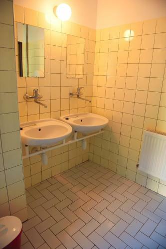 Hostal Penzion A Autokemp Wolf