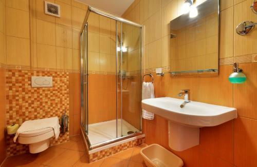 Hostal Restaurace A Penzion Kamenec