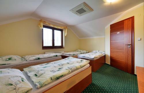 Hostal Restaurace A Penzion Kamenec