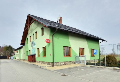 Hostal Restaurace A Penzion Kamenec