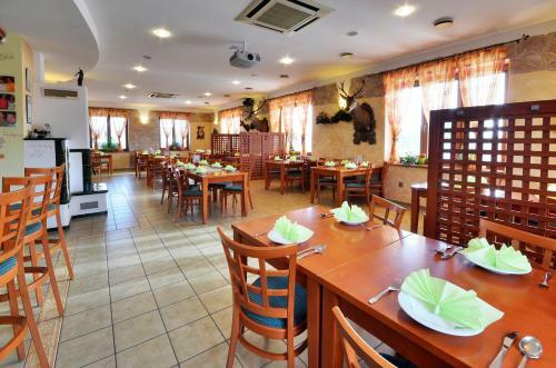 Hostal Restaurace A Penzion Kamenec