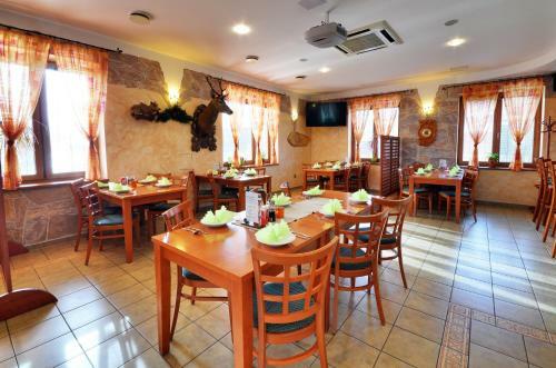 Hostal Restaurace A Penzion Kamenec