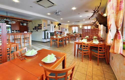 Hostal Restaurace A Penzion Kamenec
