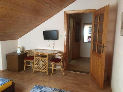 Hostal Penzion Kr�sn� Dv?r