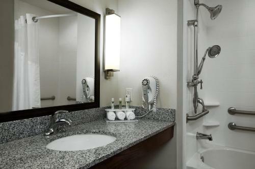 Holiday Inn Express Hotel & Suites Ralston Arena