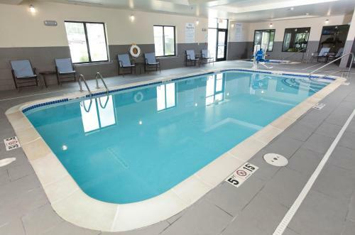 Holiday Inn Express Hotel & Suites Ralston Arena